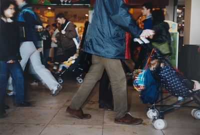 360071 Afbeelding van winkelend publiek in het kantoor- en winkelcentrum Hoog Catharijne te Utrecht.